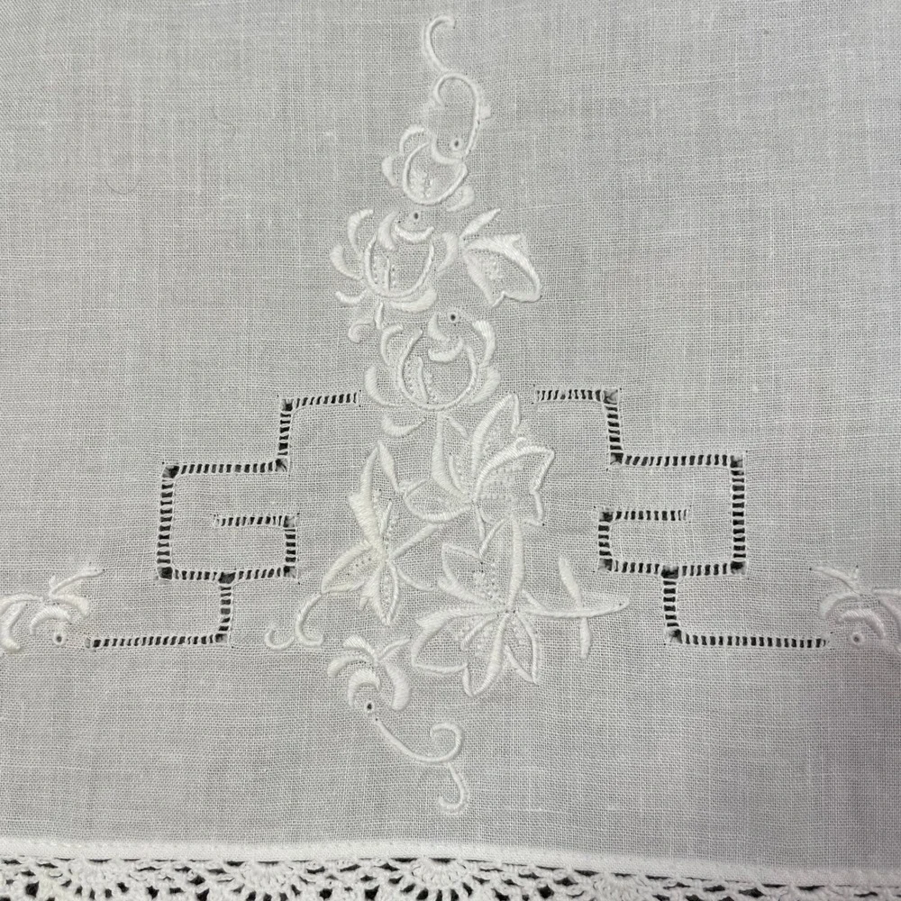Antique 2 pc Guest Towel White Floral Embroidered Linen Vintage Crochet Set of 2